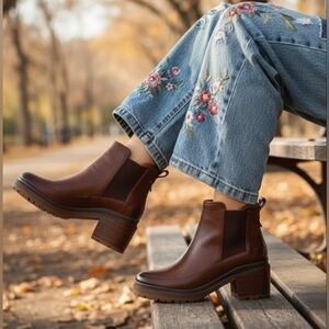 Chunky 10 Lugsole Rider Chelsea Waterproof Brown Burnished Leather Booties New